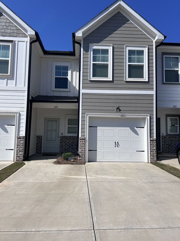 Evans, GA - Sleeper, Townhome